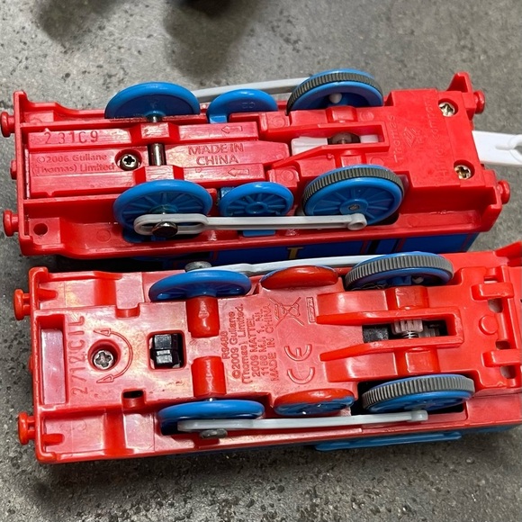 Thomas & Friends TOMY Train Lot – Thomas, James, Scruffey Cars – Trackmaster - Picture 5 of 7